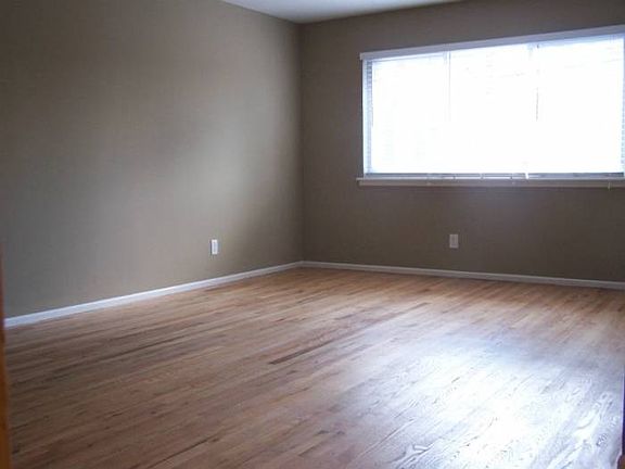 3rd image of 3344 Charlotte St