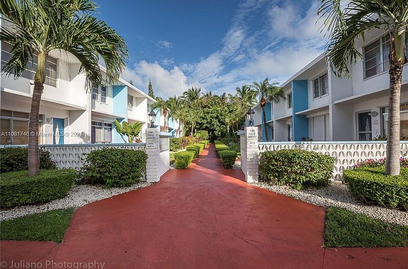 【中古】 Set In Sand / What Is This Place 9455 Bay Harbor Ter APT 7S, Bay Harbor Islands, FL 33154