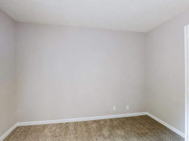 Hurstbourne Crossing Apartments — Photo 16