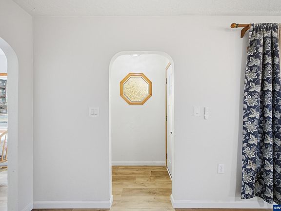 4th image of 1155 Market St NE