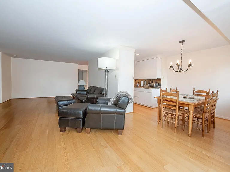 1637 Oakwood Dr #S122 — Photo 3