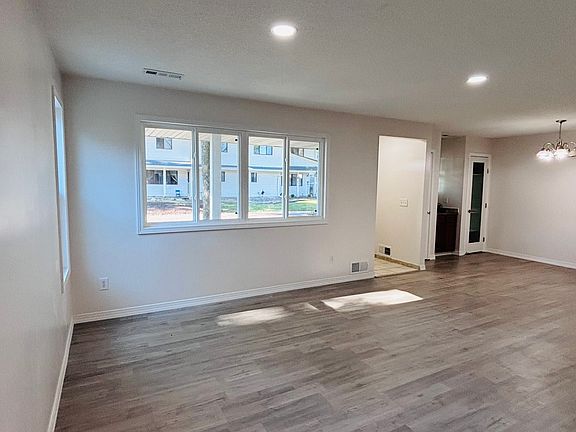 4th image of 9397 Ranchview Ln N