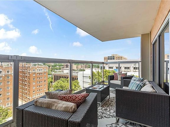 2nd image of 121 W 48th St #502/504