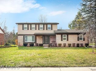 5439 Falmouth Dr, Troy, MI