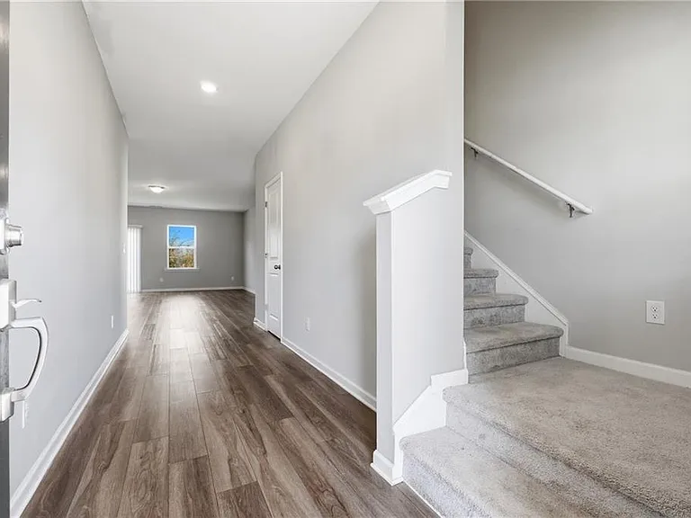 21 Golden Eagle Pkwy — Photo 3