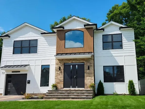 172 Choir Lane, Westbury, NY 11590