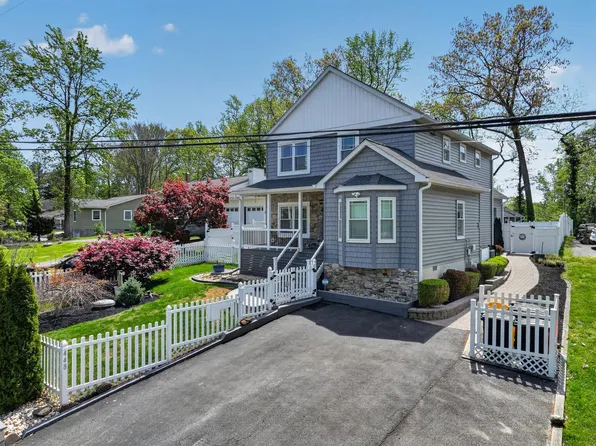 448 Maple Leaf Dr, Edgewater, MD 21037