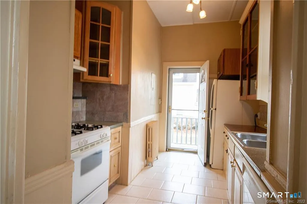 1 bed, 1.0 bath, 5111 sqft, $1,695 — Photo 4