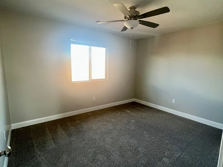 1042 S 1450 E #8 — Photo 15