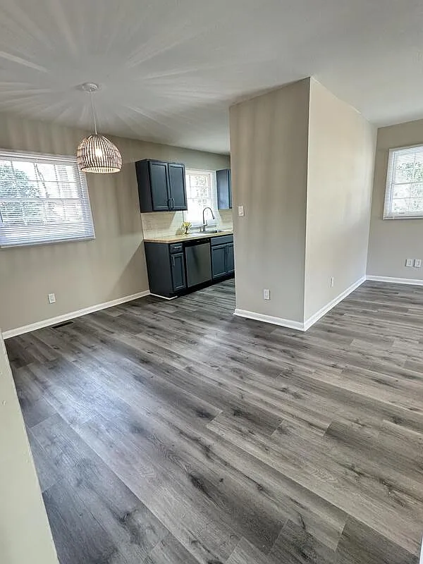 3 bed, 1.5 bath, 1075 sqft, $1,495 — Photo 2