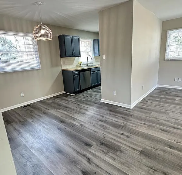 824 Stoneykirk Dr — Photo 2