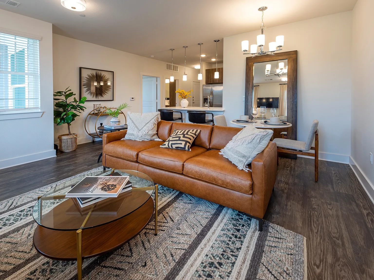 Lakeside Row Apartments — Photo 2