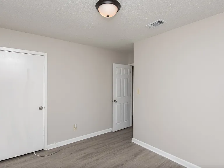 6404 Dunbar Rd — Photo 12