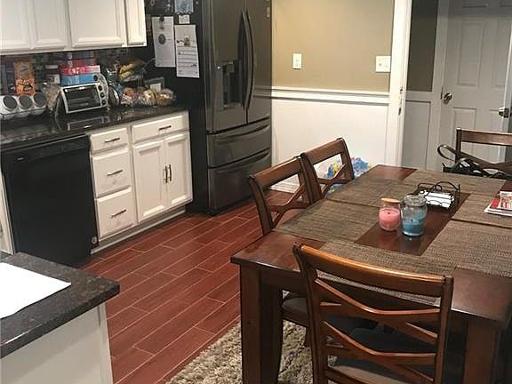4th image of 43 Peach Hill Ave