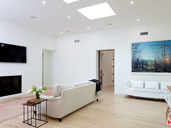 4th image of 1614 Benedict Canyon Dr