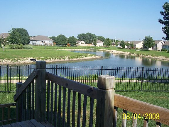 Back deck w/view of pond