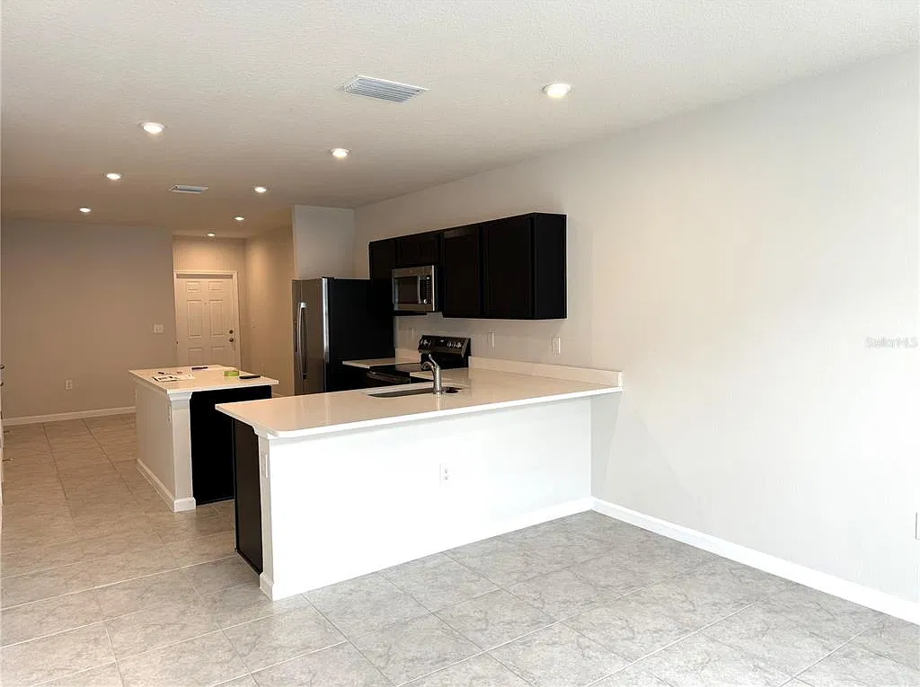 3 bed, 2.5 bath, 1440 sqft, $2,200 — Photo 4