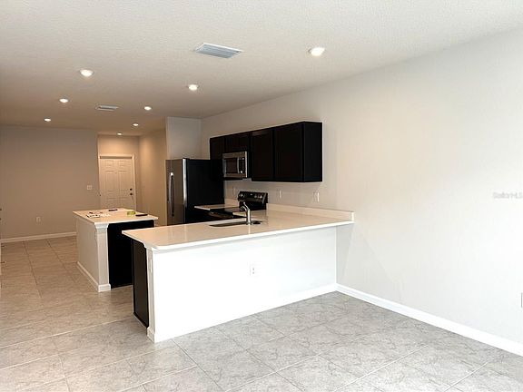4th image of 4612 Old Blush St