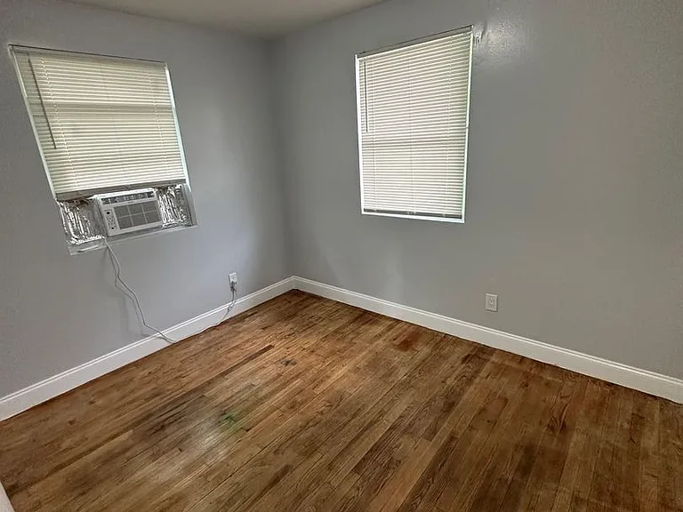 2100 Palafox St — Photo 15