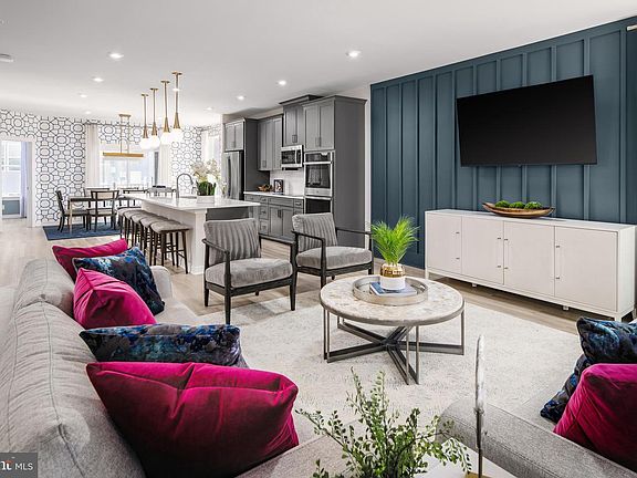 4th image of 2167 Glacier Rd