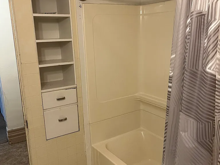 200 W Henry St #2 — Photo 3