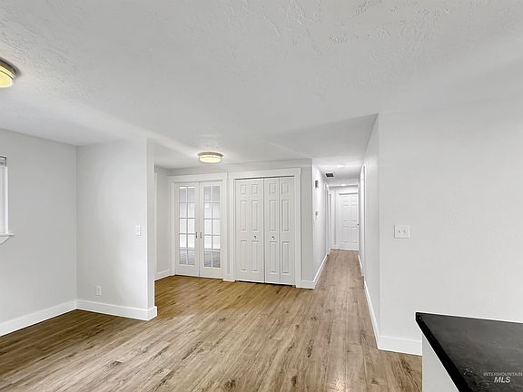 4th image of 8785 W Pembrook Dr