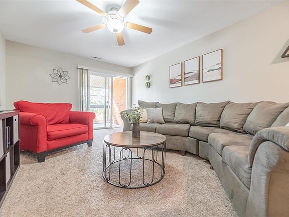 3rd image of 1958 Greenpoint Dr APT 301