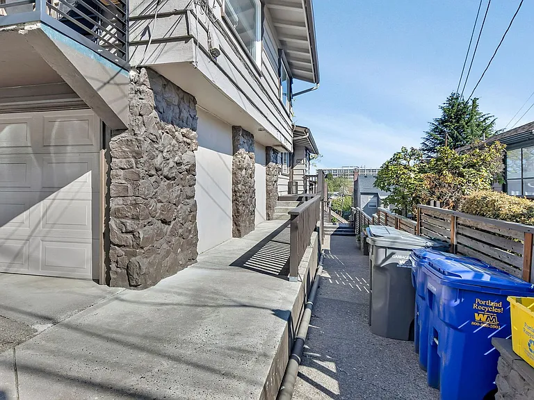 1 Bed 1 Bath in Prime NW District! — Photo 17