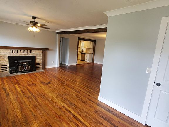 3rd image of 203 E Arden St