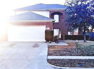 2430 Whispering Creek Dr, Arlington, TX 76018