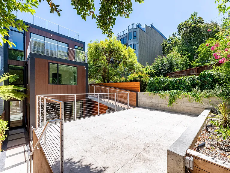660 Carolina St — Photo 57