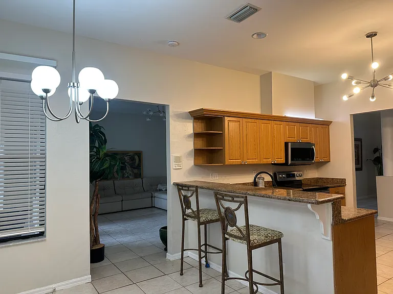 7 NE 17th Pl — Photo 17