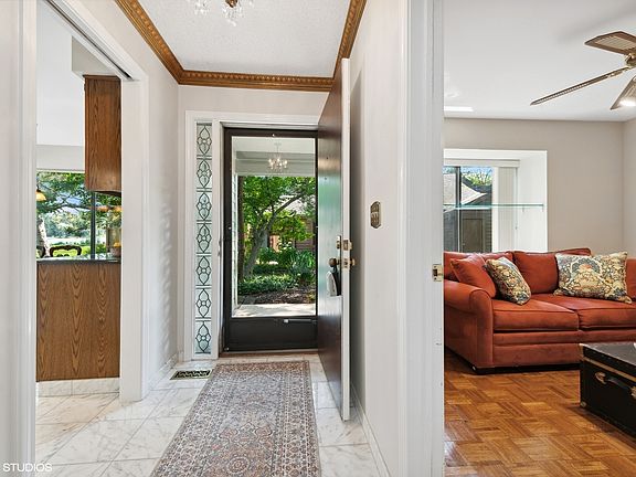 2nd image of 733 Woodbridge Ct #833