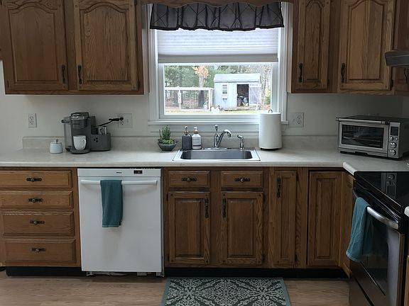 3rd image of 19 Spinnaker Ln