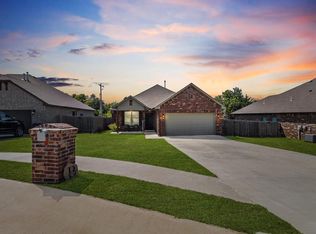 271 Timber Ln, Harrah, OK 73045