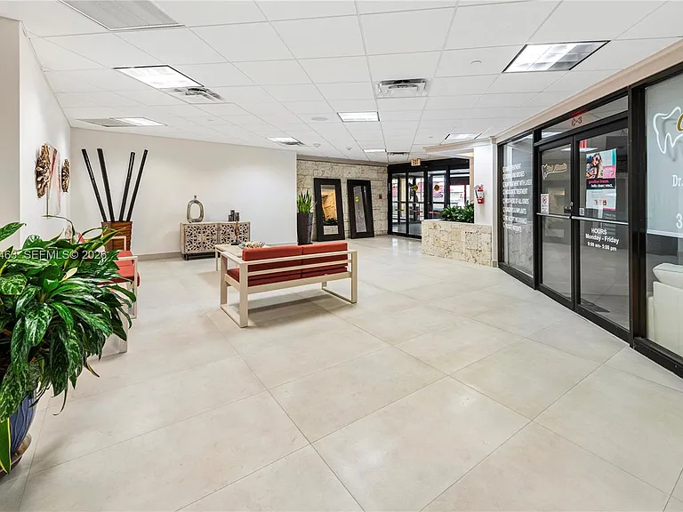 2555 Collins Ave #403 — Photo 37