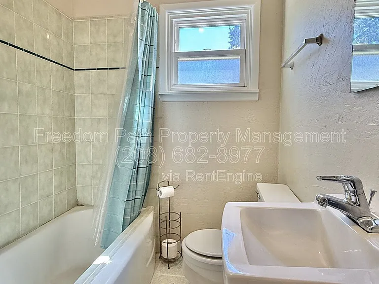 1008 Church St — Photo 16