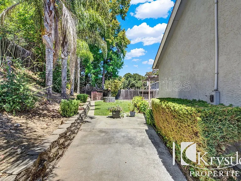 115 Daffodil Cir — Photo 23