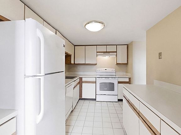 2nd image of 85 Brainerd Rd APT 415
