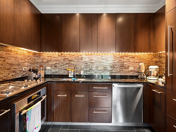 4th image of 40 Broad St APT 26A