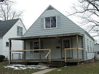 1st image of 825 NW C St