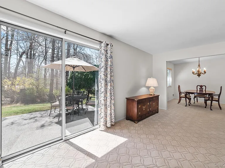 164 Carriage Ct #B — Photo 12