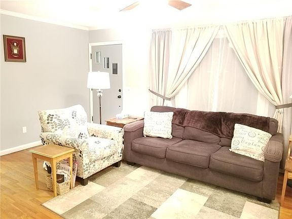 3rd image of 5522 Linden St