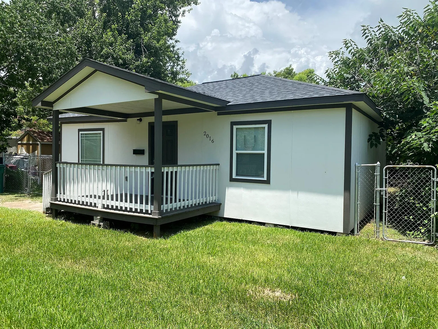 2 bed, 1.0 bath, 768 sqft, $1,300 — Photo 3
