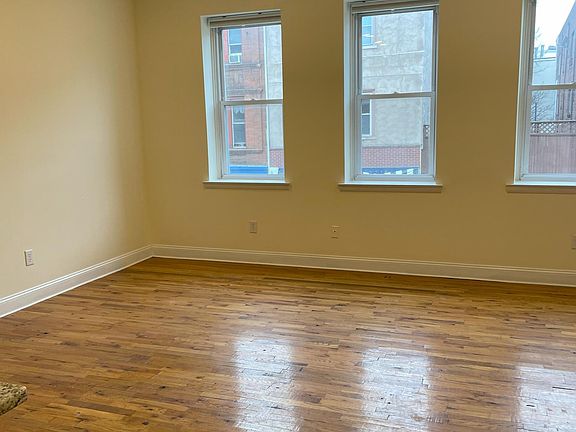 3rd image of 444 Lombard St #2F