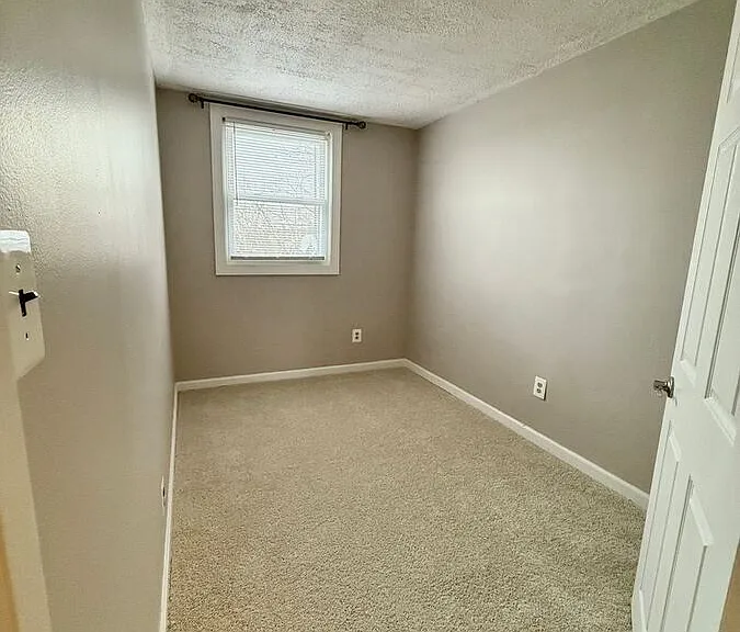 1074 N Academy Ave — Photo 13