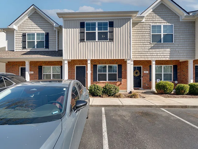 810 Staten Dr — Photo 2
