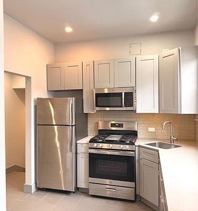 4th image of 200 Jackson St APT D