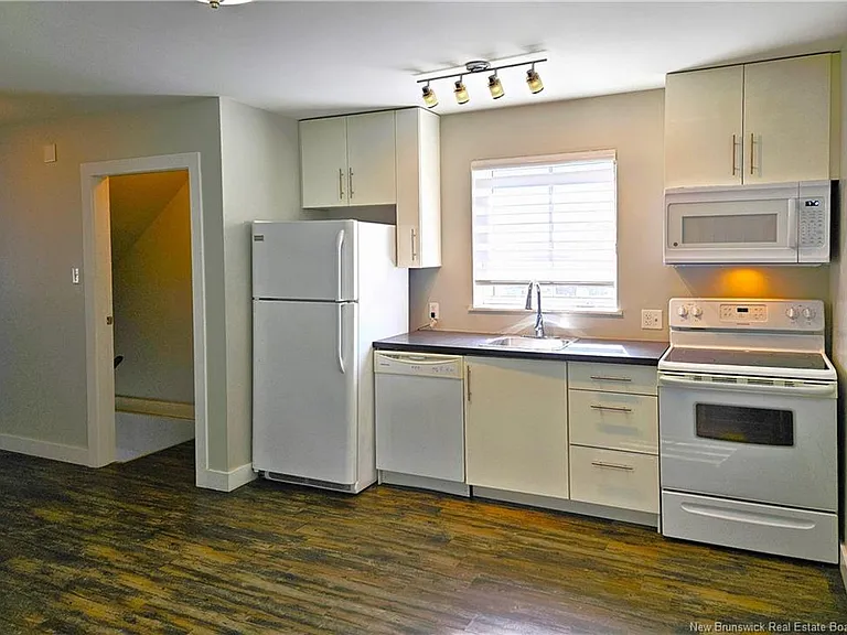 127 Waterloo St #120 — Photo 9