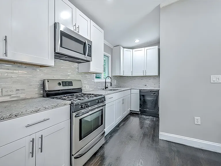 Godfrey Dr SW — Photo 10